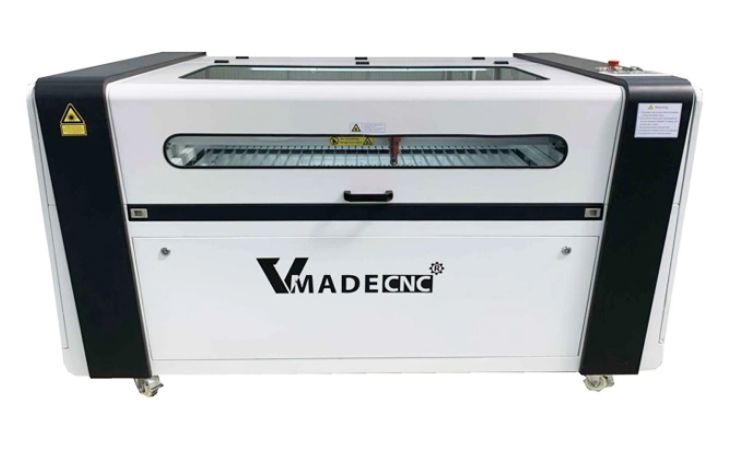 Machine laser CO2 1390 adaptée à la découpe de lettres et petits articles