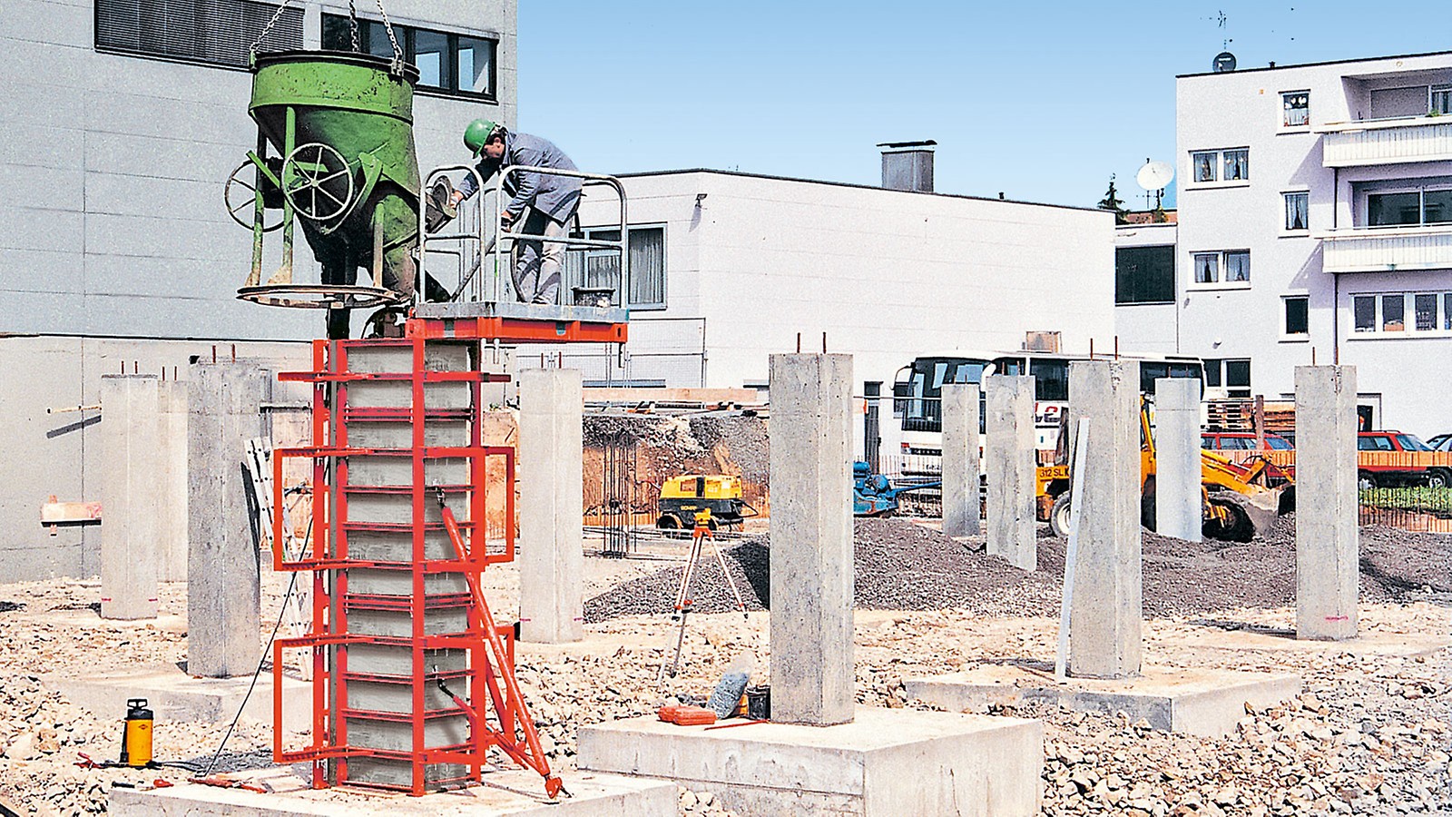 Coffrages poteaux Quattro - Déplacement rapide, surfaces de béton de haute qualité et adaptabilité maximale_2