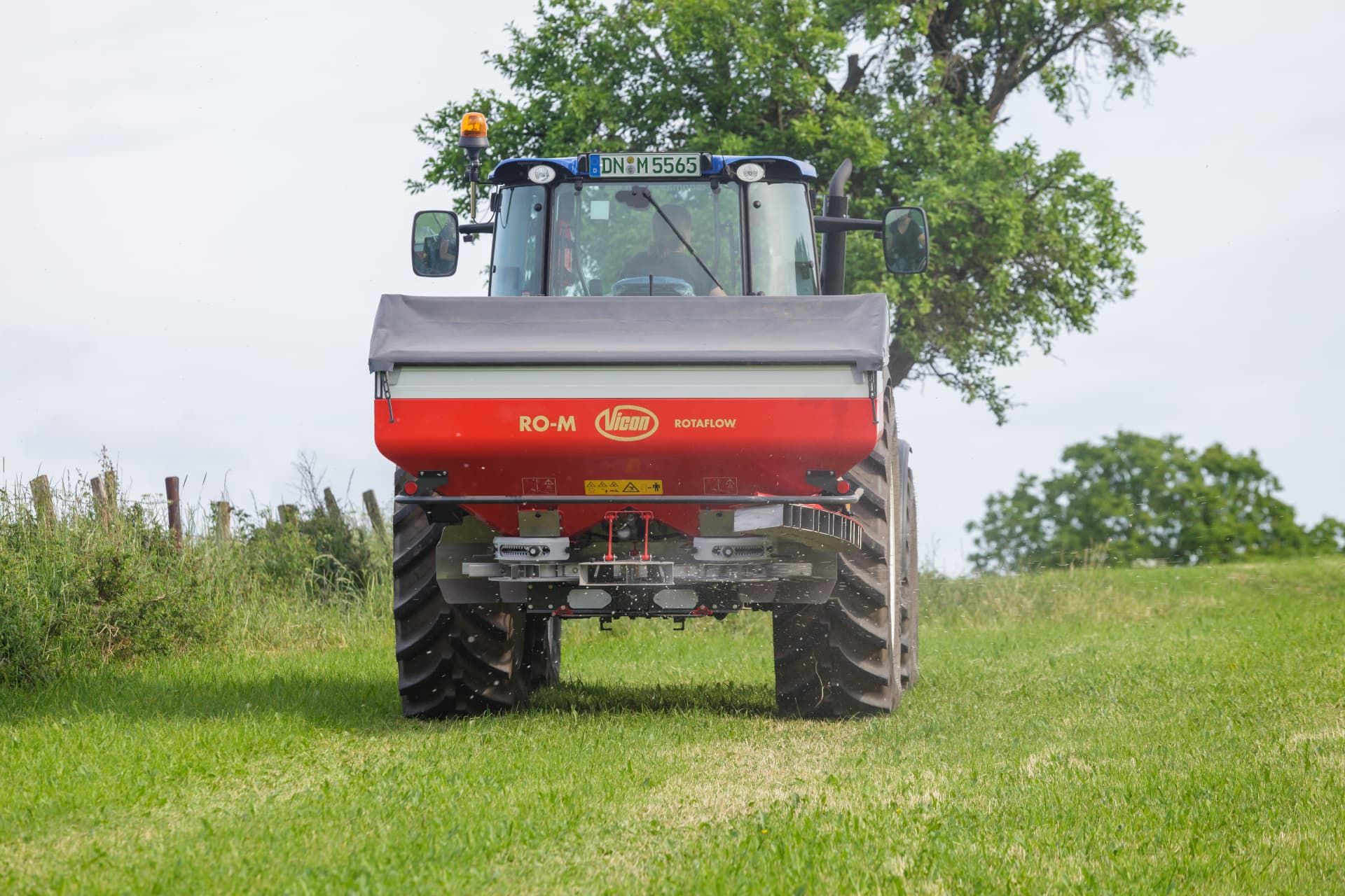 Distributeur d'engrais RO-M Vicon avec capacité jusqu'à 2000 litres