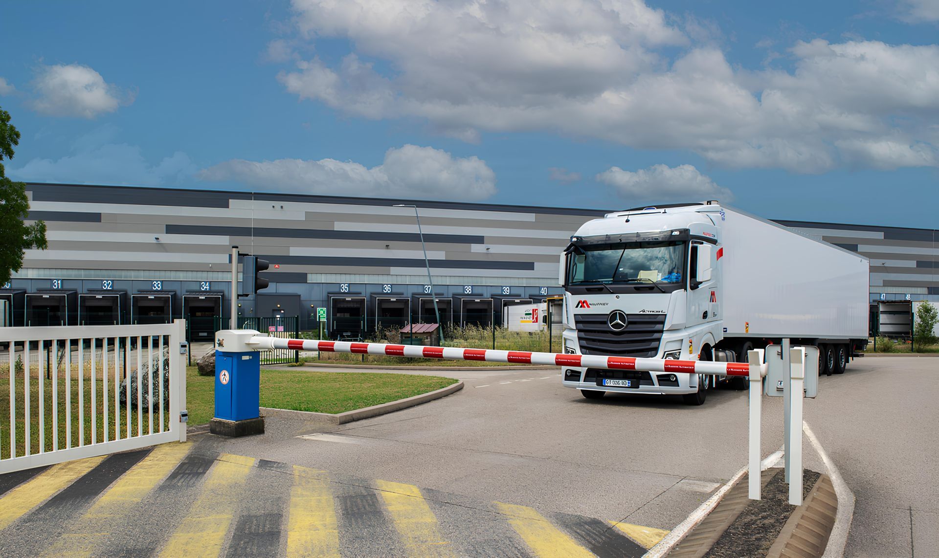 Barrière levante automatique - lisse axiale jusqu'à 10 m - service intensif et continu - LBA 10_2