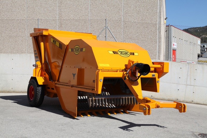 Ramasseuse de pierres à attelage fixe , articulé, déportable hydrauliquement_2