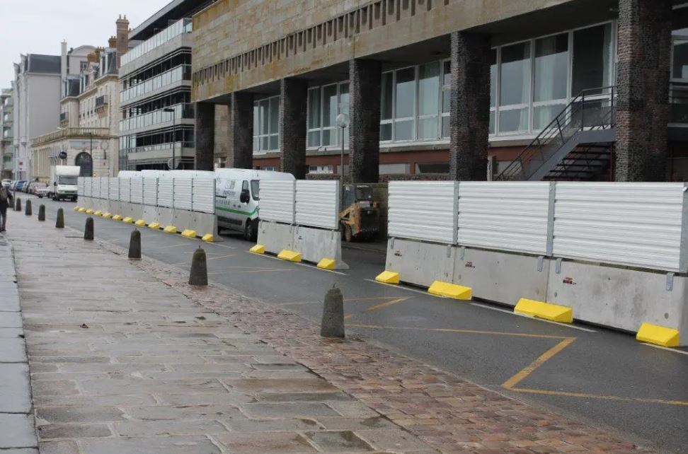 Barrière de sécurité conçue pour sécuriser les chantiers de construction - Klostab_2