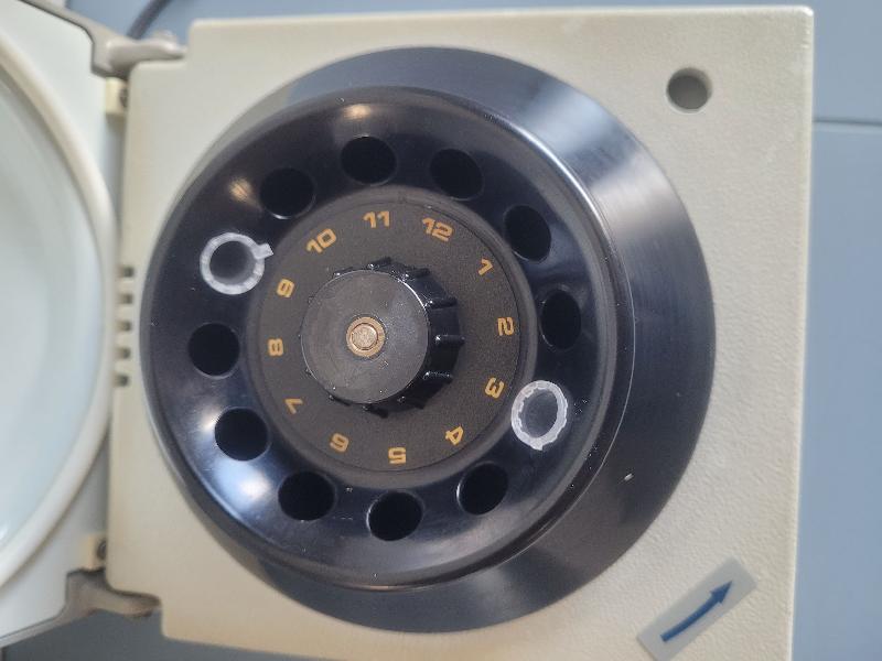 Mini centrifugeuse de laboratoire MSE Micro Centaur SANYO_2