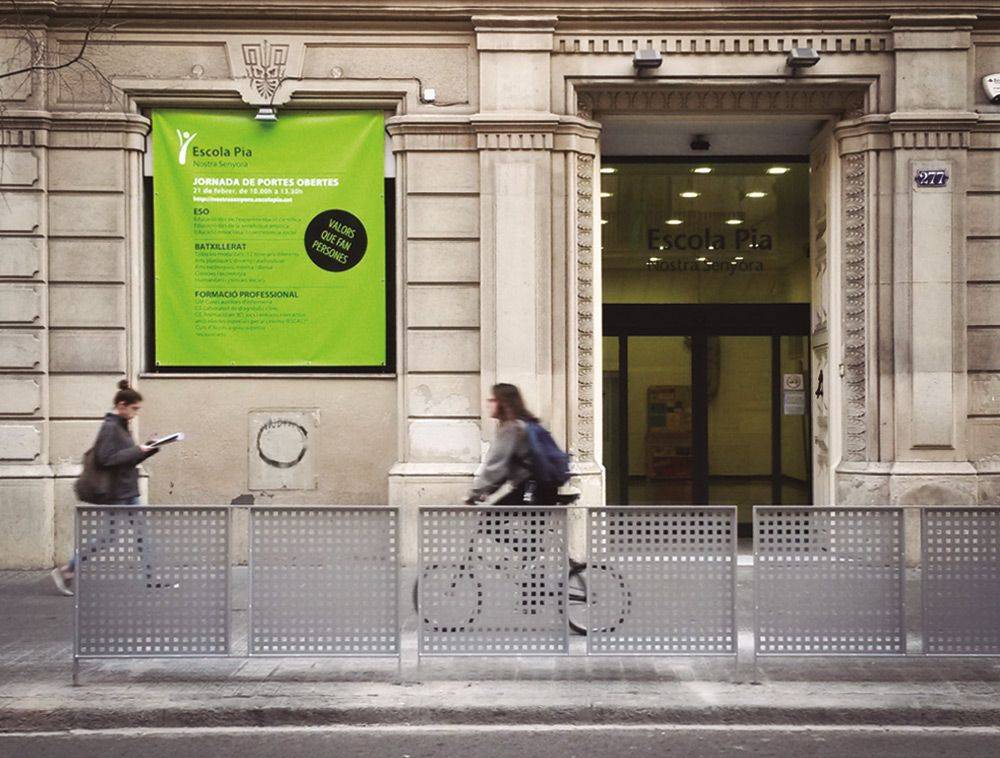 Barrière urbaine en acier VVBA210 - Traitement Ferrus anticorrosion - Coloris gris argent RAL 9006_2