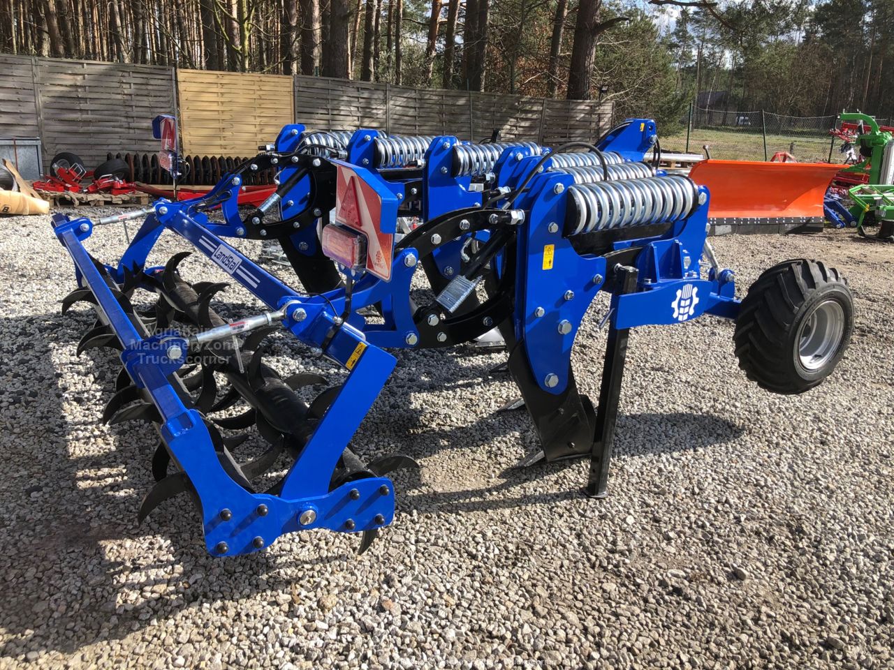 Décompacteur non stop double rouleau avec attelage porté arrière - Landstal_2