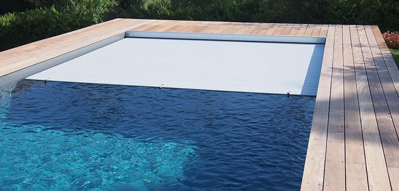Couverture de sécurité pour piscine - ouverture et fermeture motorisé - Ozeobois_2