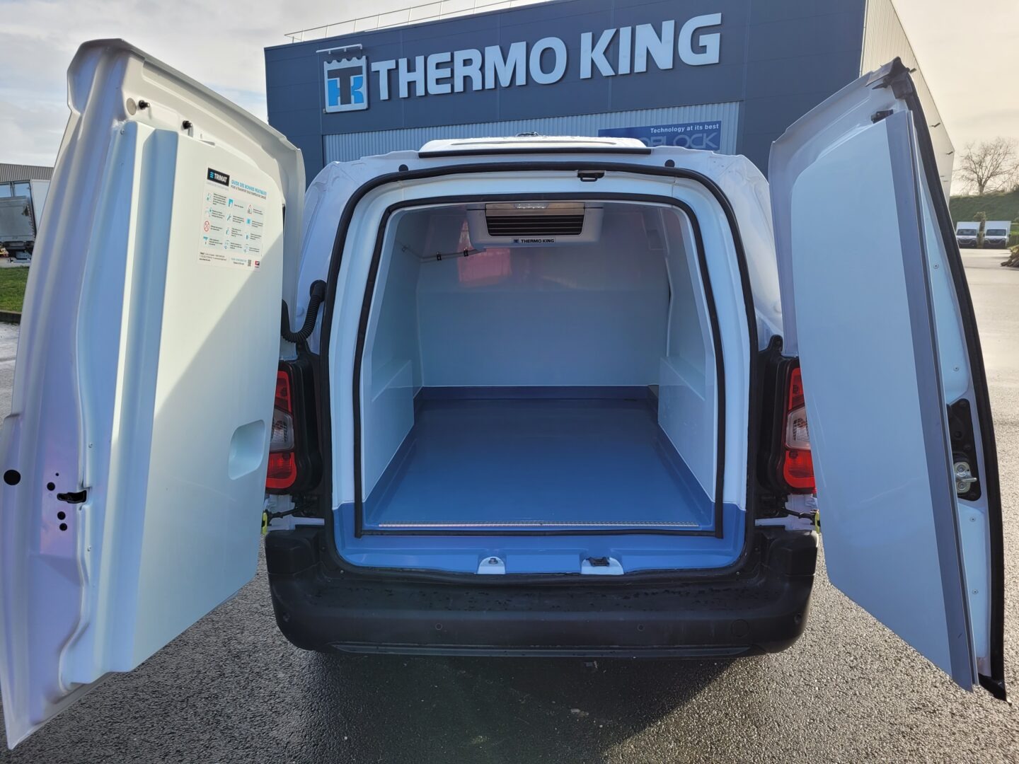 Utilitaire isotherme et frigorifique Peugeot neuf