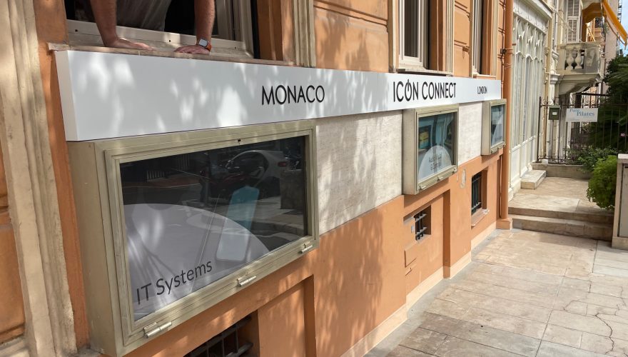 Enseigne lumineuse personnalisée murale - Attirez l'attention des clients avec PANO Nice Ouest_2