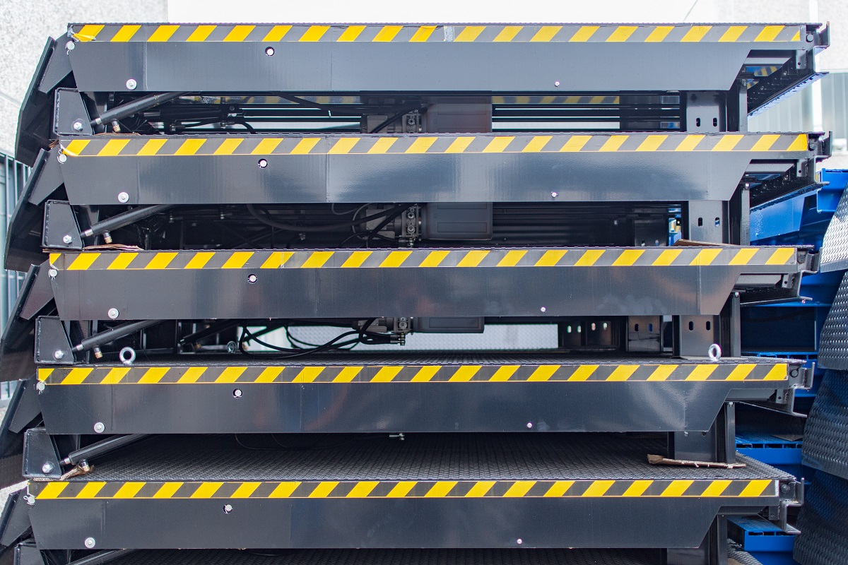 Rampe de chargement hydraulique conçue pour le chargement et le déchargement efficace et sécurisé des véhicule - SDL_2