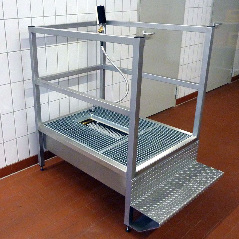 Lave-bottes en acier inoxydable avec pédale de contrôle d'eau
