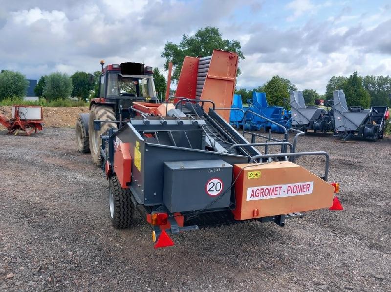 Arracheuse de pommes de terre Bolko Z643 - Occasion - Machine rénovée avec trémie à tapis_2