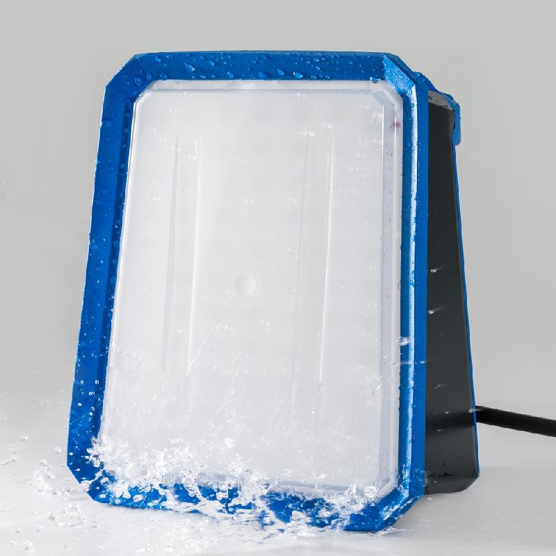 Projecteur de chantier LED Gladiator Mini - 2800 lm, IP54, 3 ans de garantie, prises intégrées, fabrication allemande_2