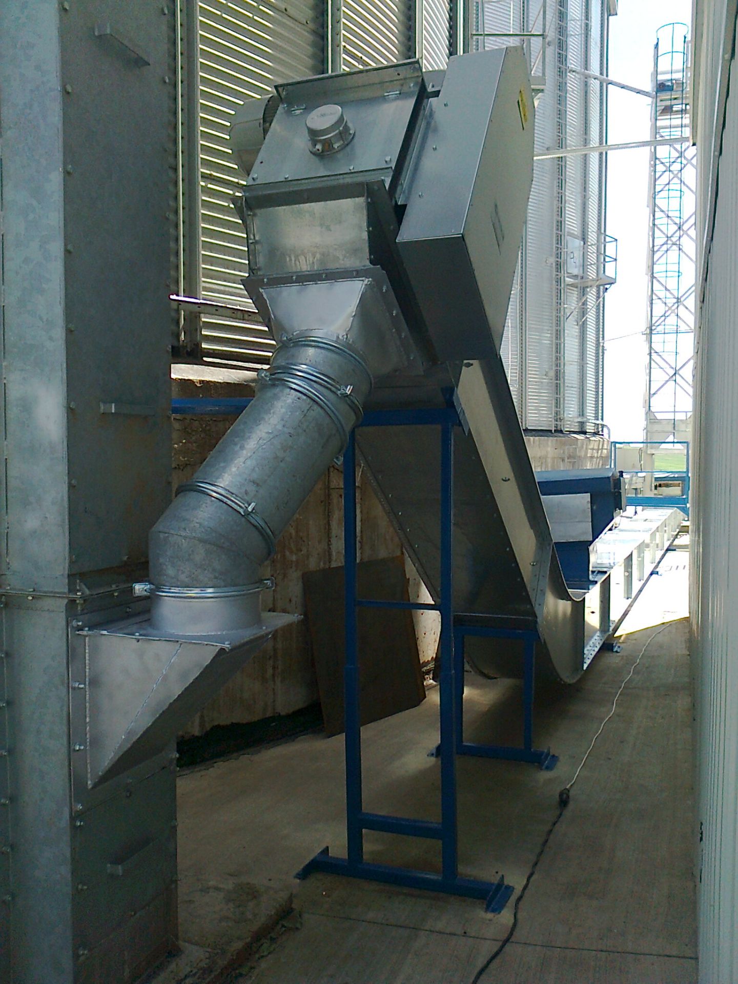 Transporteur à chaîne pour produits vrac - Structure galvanisée - Débit 38 à 350 T/h - BORGHI_2