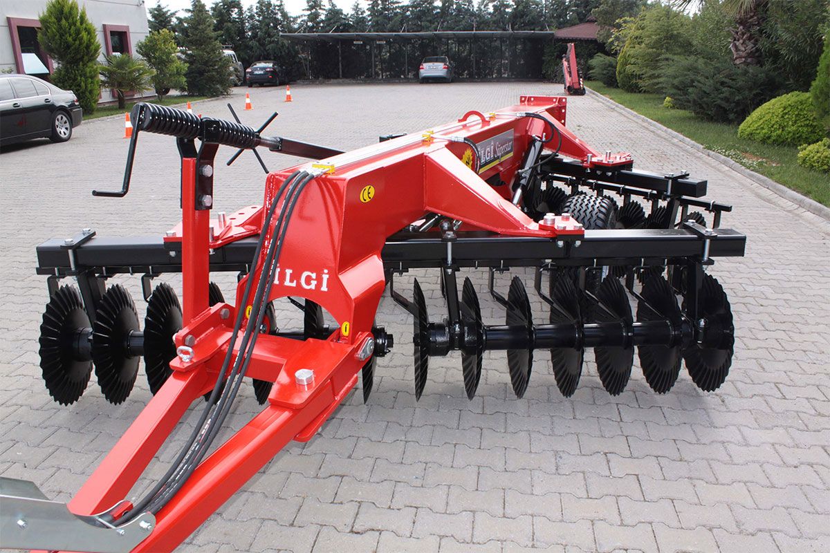 Machine agricole pour fragmentation des résidus végétaux