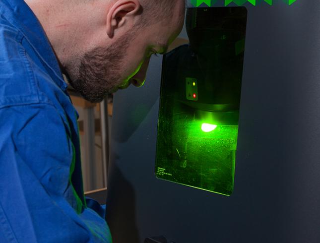 Machine industrielle de gravure laser pour le métal, entièrement automatisé - LW2_2