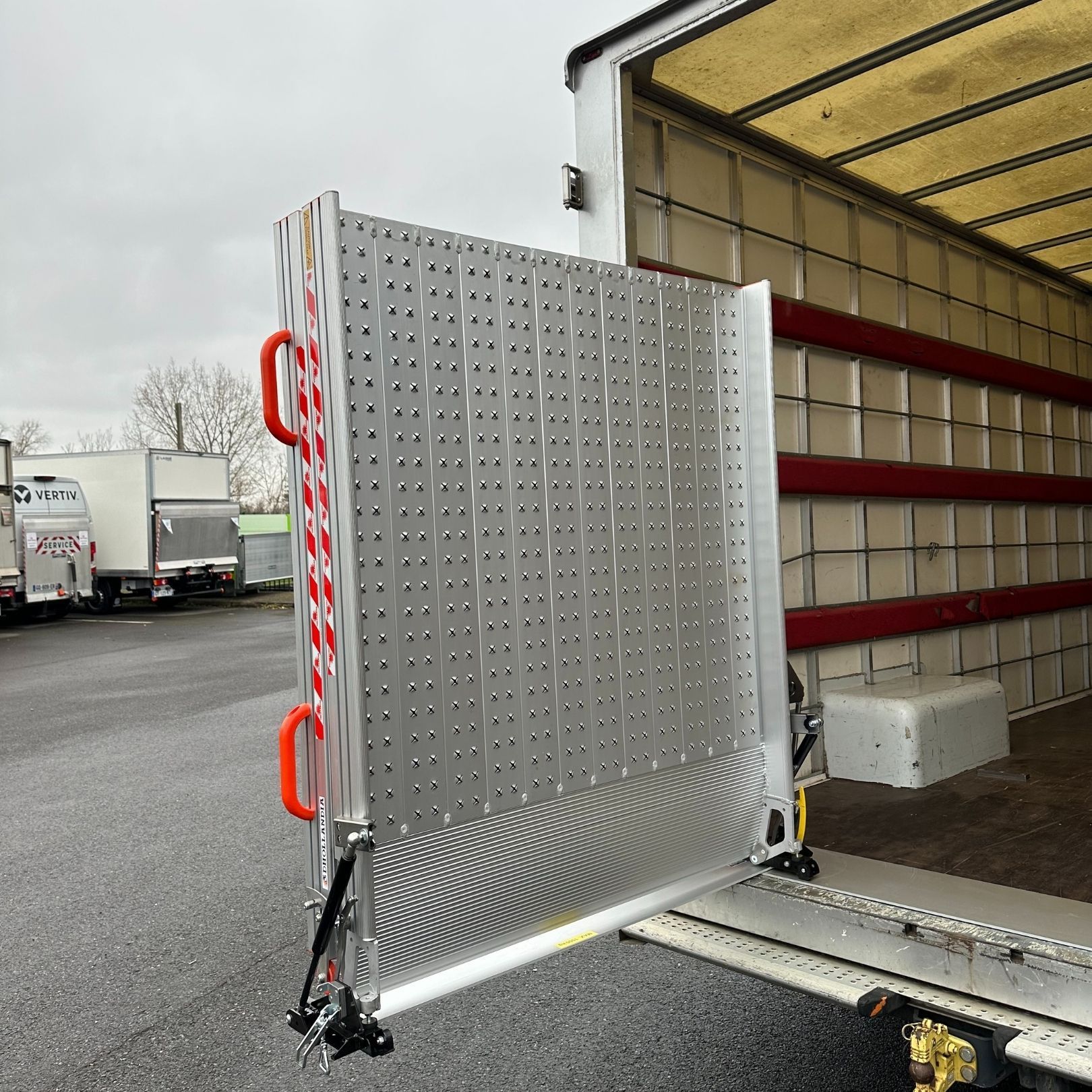 Rampe de chargement pivotante & facile à manipuler - jusqu'à 400 kg - DH-AI12/13_2