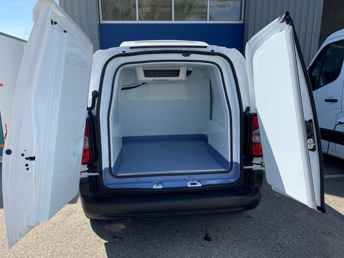 Véhicule frigorifique pour les professionnels de tout secteur - 80 km - Puissance 100kW - Peugeot Partner_2