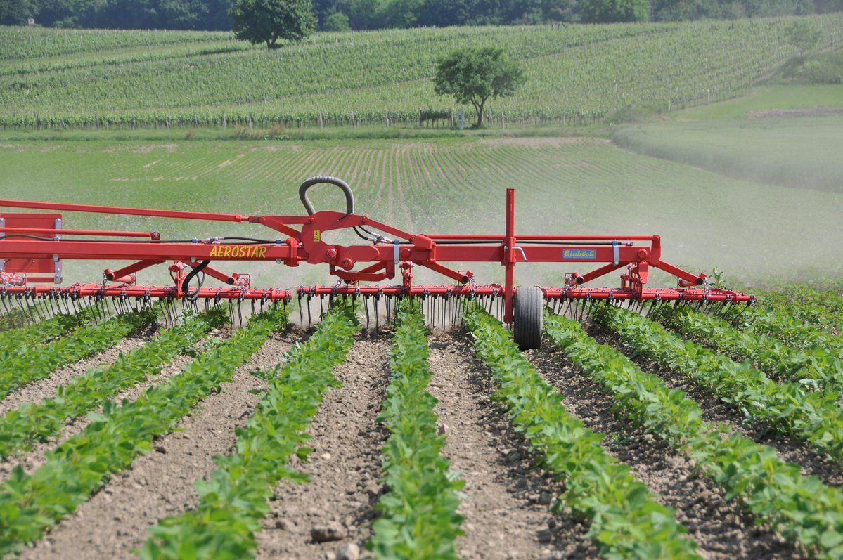Machine agricole Aerostar avec réglage centralisé des dents