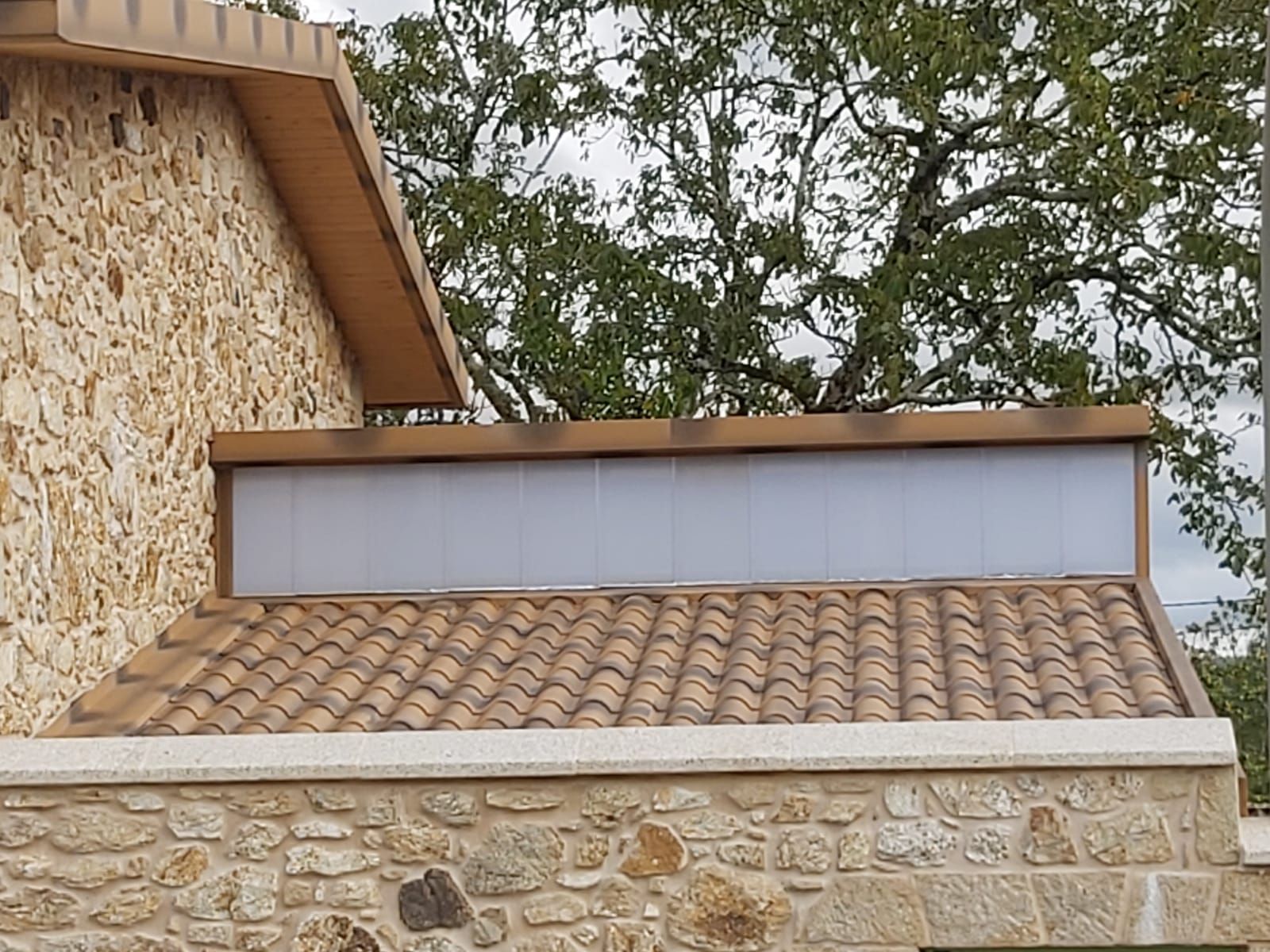 Panneau de toiture avec épaisseur de 40 à 80 mm