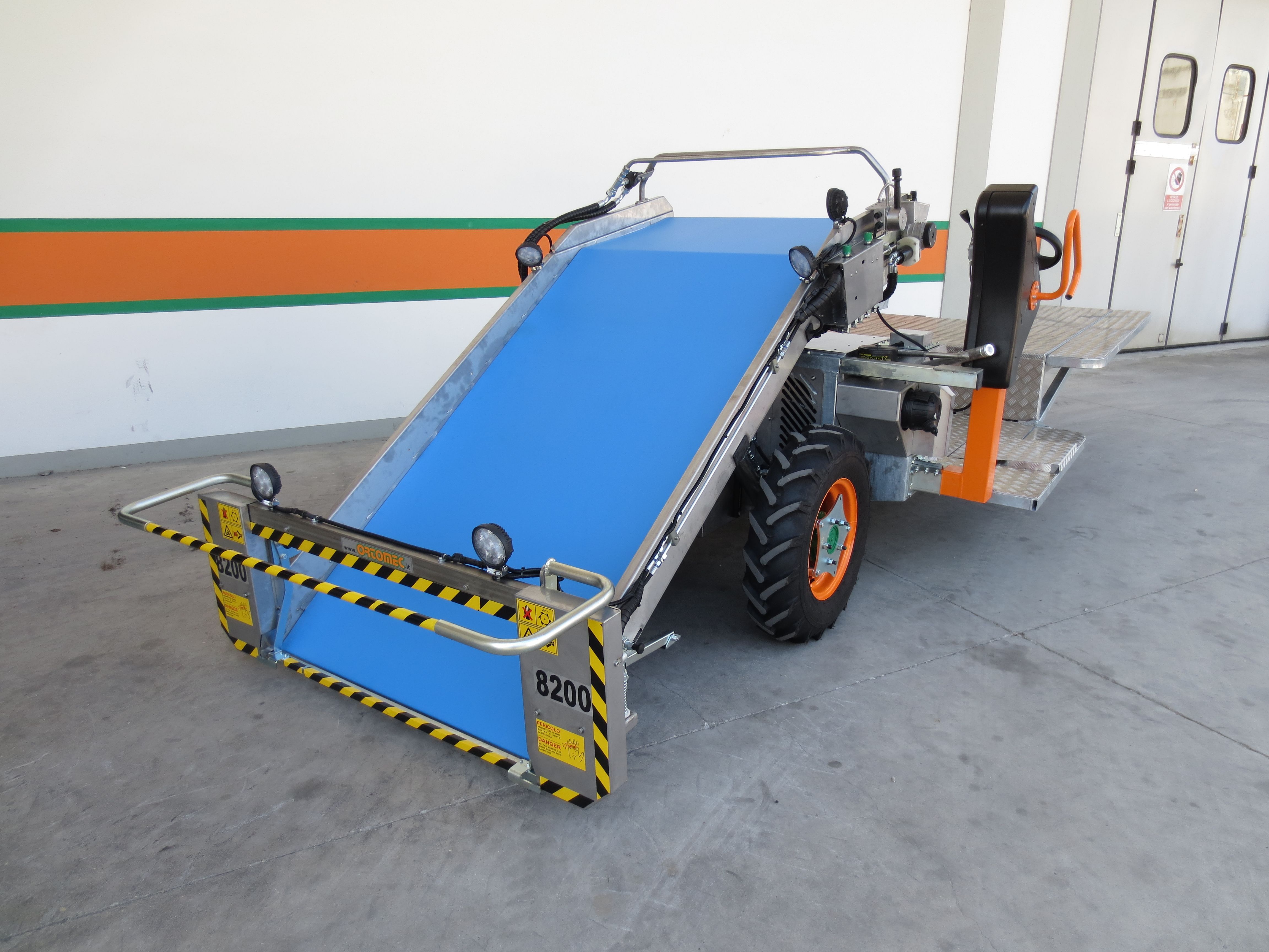 Récolteuse de légumes 8200 Foglia - Ortomec SRL - largeur de la tête de récolte 130 à 180 cm - transmission hydraulique et chariot élévateur pour palettes_2