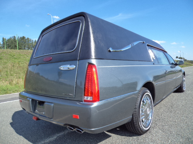 Voiture de cérémonie funéraire moderne en intérieur cuir noir