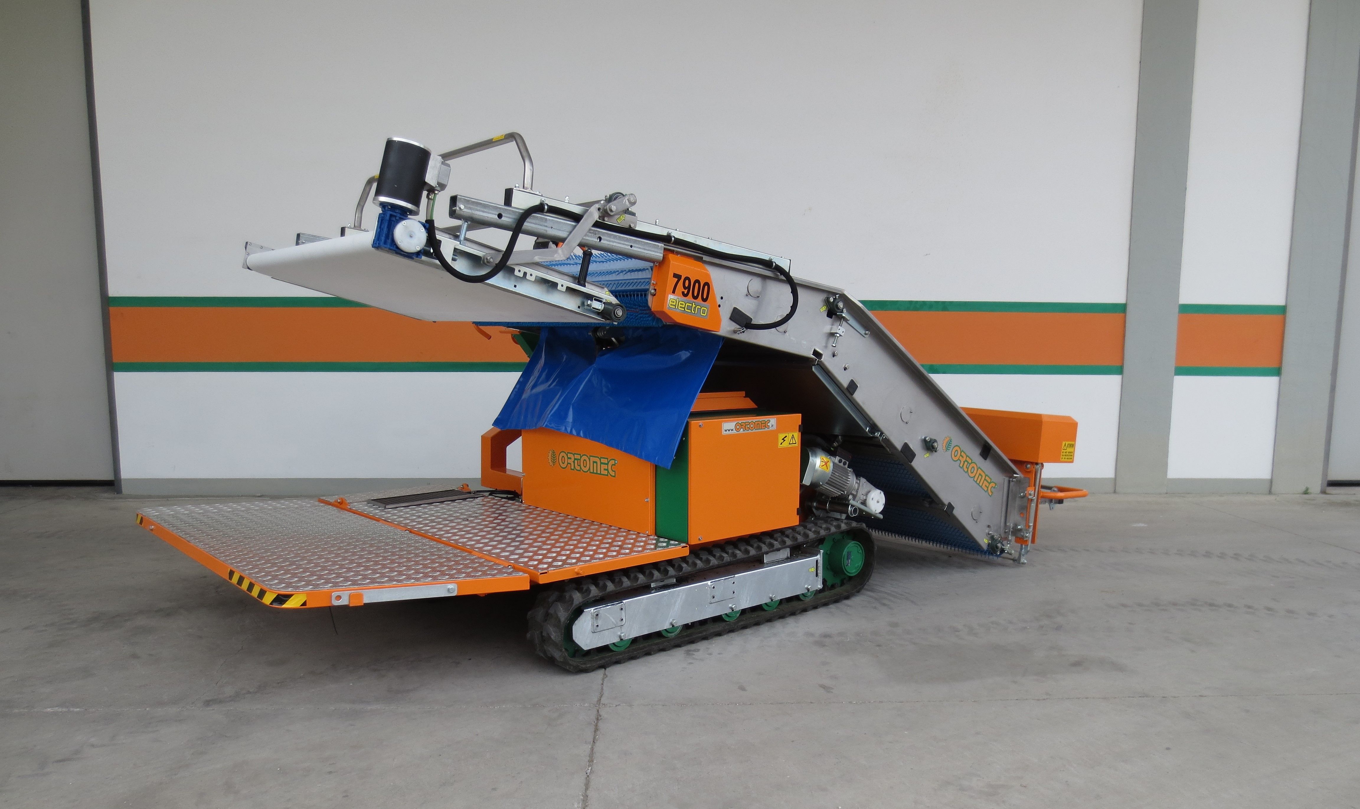 Récolteuse électrique automotrice 7400 Electro Herbex - Ortomec SRL - largeur de tête de récolte 130 à 180 cm, idéale pour serres et légumes comme valériane_2