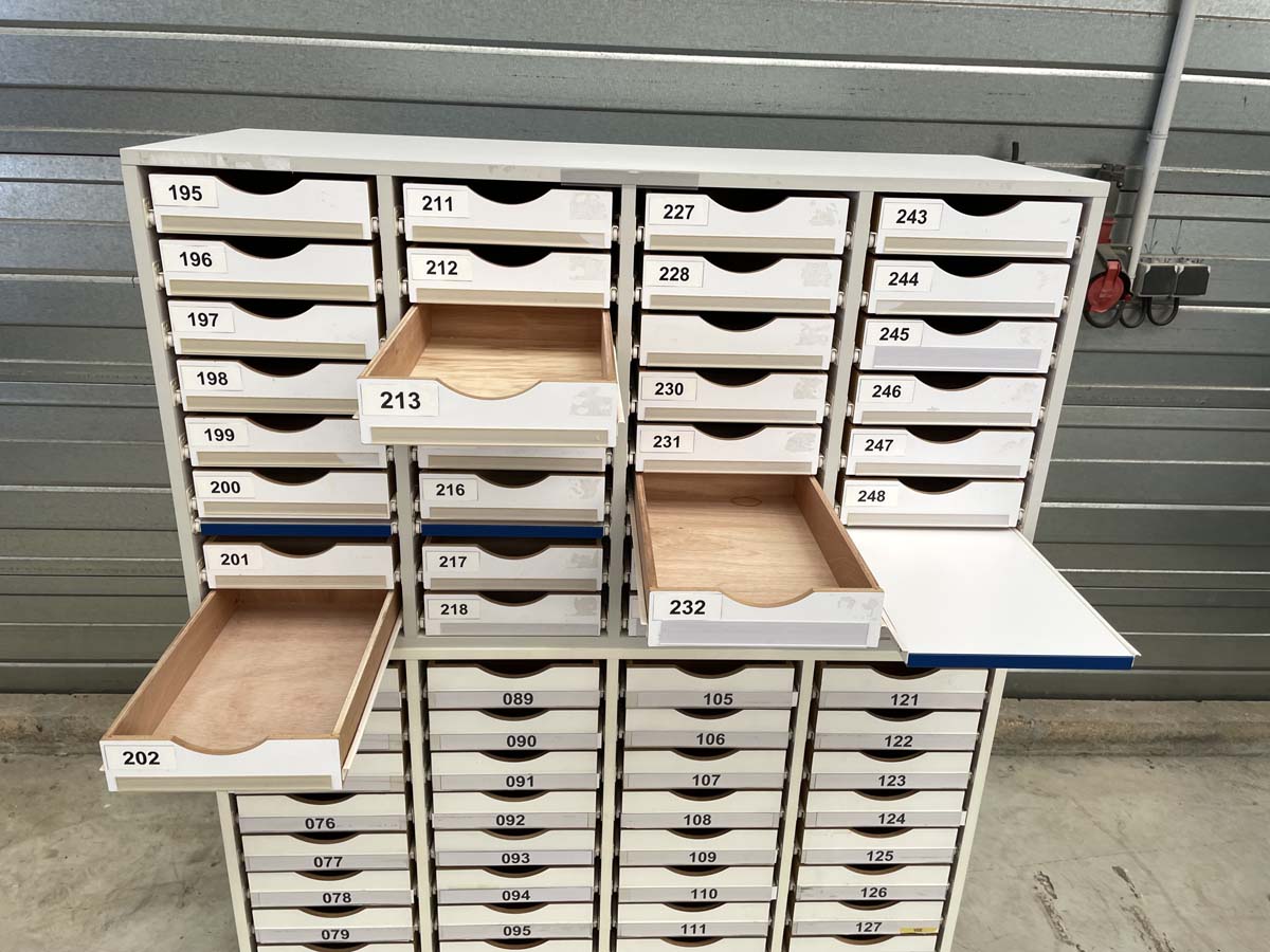 Meuble superposé 32 tiroirs pour laboratoire