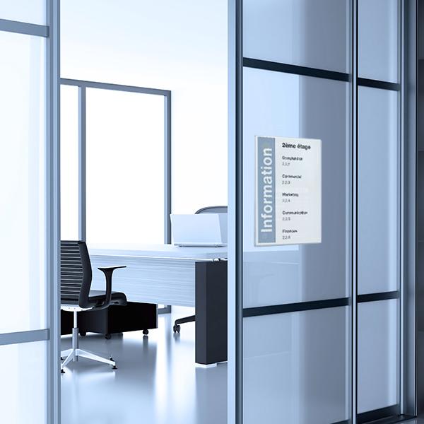 Plaque signalétique CristalSign - Slim® 150 x 150 mm extraplate - Réf : 220307 - Encombrement hors tout 157 x 157 x 10 - Arrondi côté 150_2