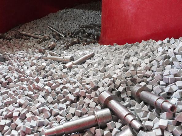 Tribofinition de polissage mécano-chimique et trovalisation - Vibrateurs cylindriques RV 15-SL avec ébavurage et polissage intégrés_2