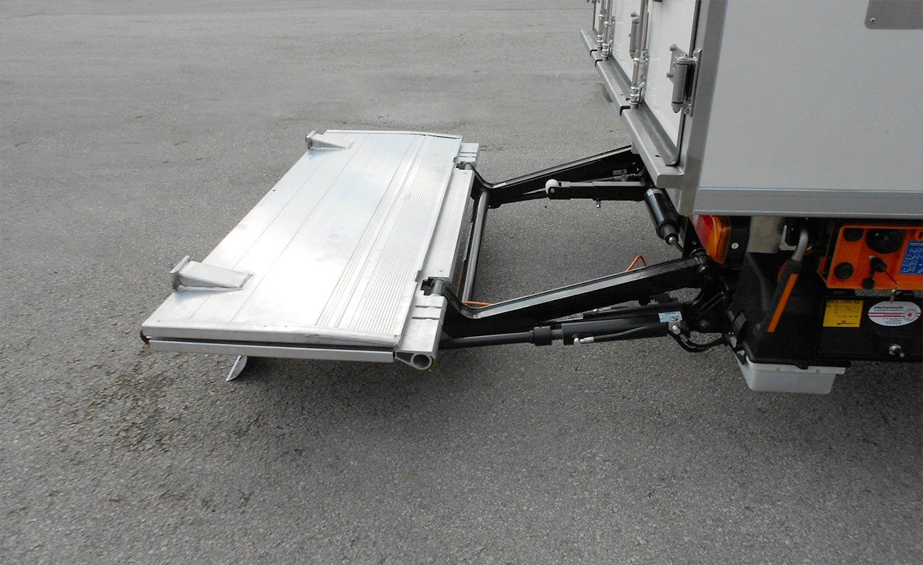 Hayon élévateur léger et compact adapté aux camions utilitaires