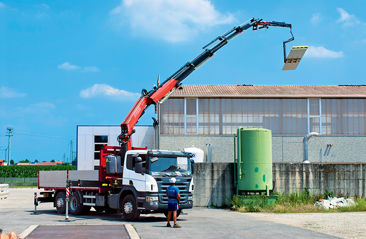 Grue auxiliaire Fassi F245A Active - Capacité de levage jusqu'à 23,6 tm - Bras hydraulique jusqu'à 22,60 m avec jib_2