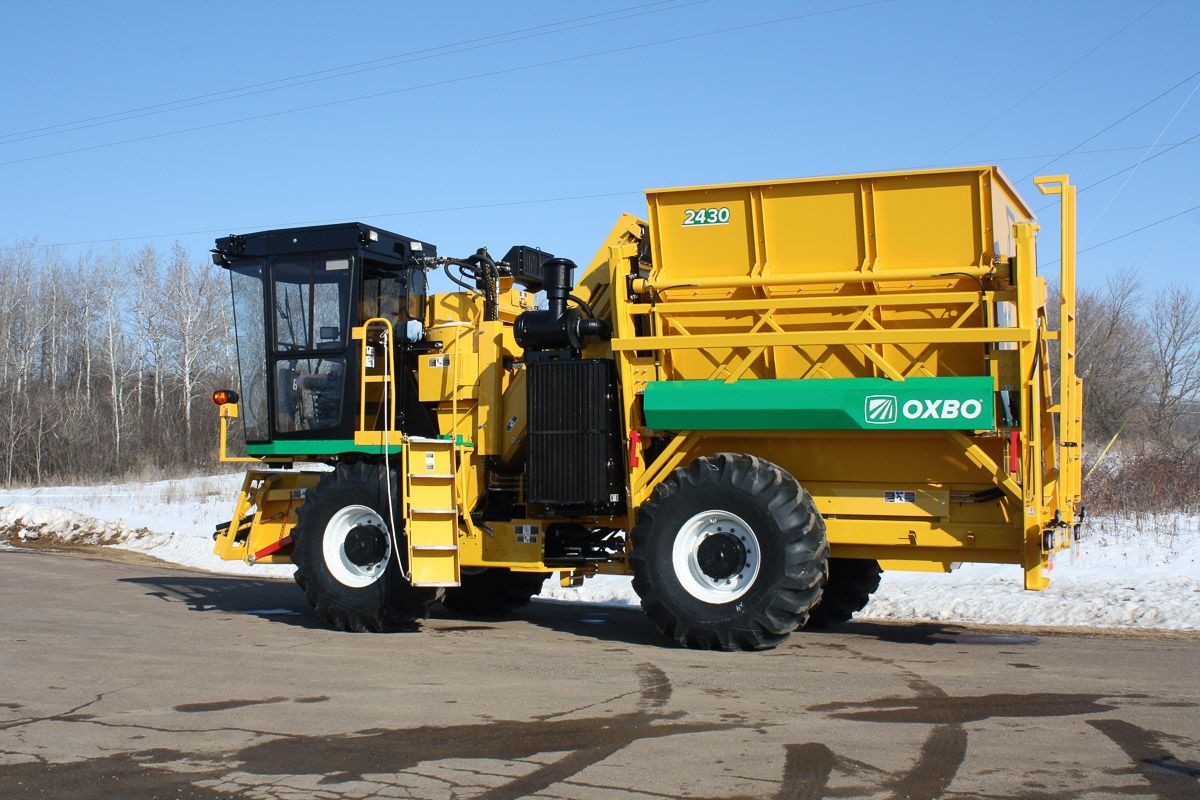 Arracheuse Oxbo 2430 - Oxbocorp - longueur 8,18 m - largeur 2,59 m - multi-récolte pour maïs, haricots et légumes_2