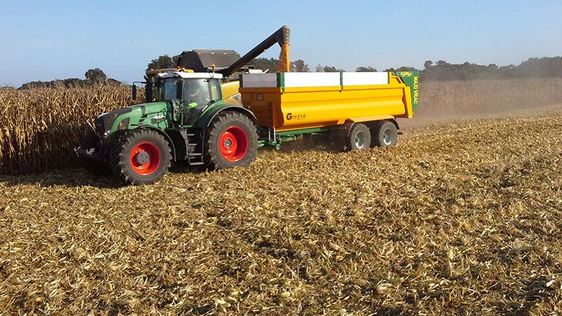 Benne agricole avec essieux tandem et freinage hydraulique