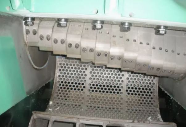 Broyeur granulateur multimatériaux 30KW avec une technologie de coupe avancée et système de granulation haute performance - BGR30_2