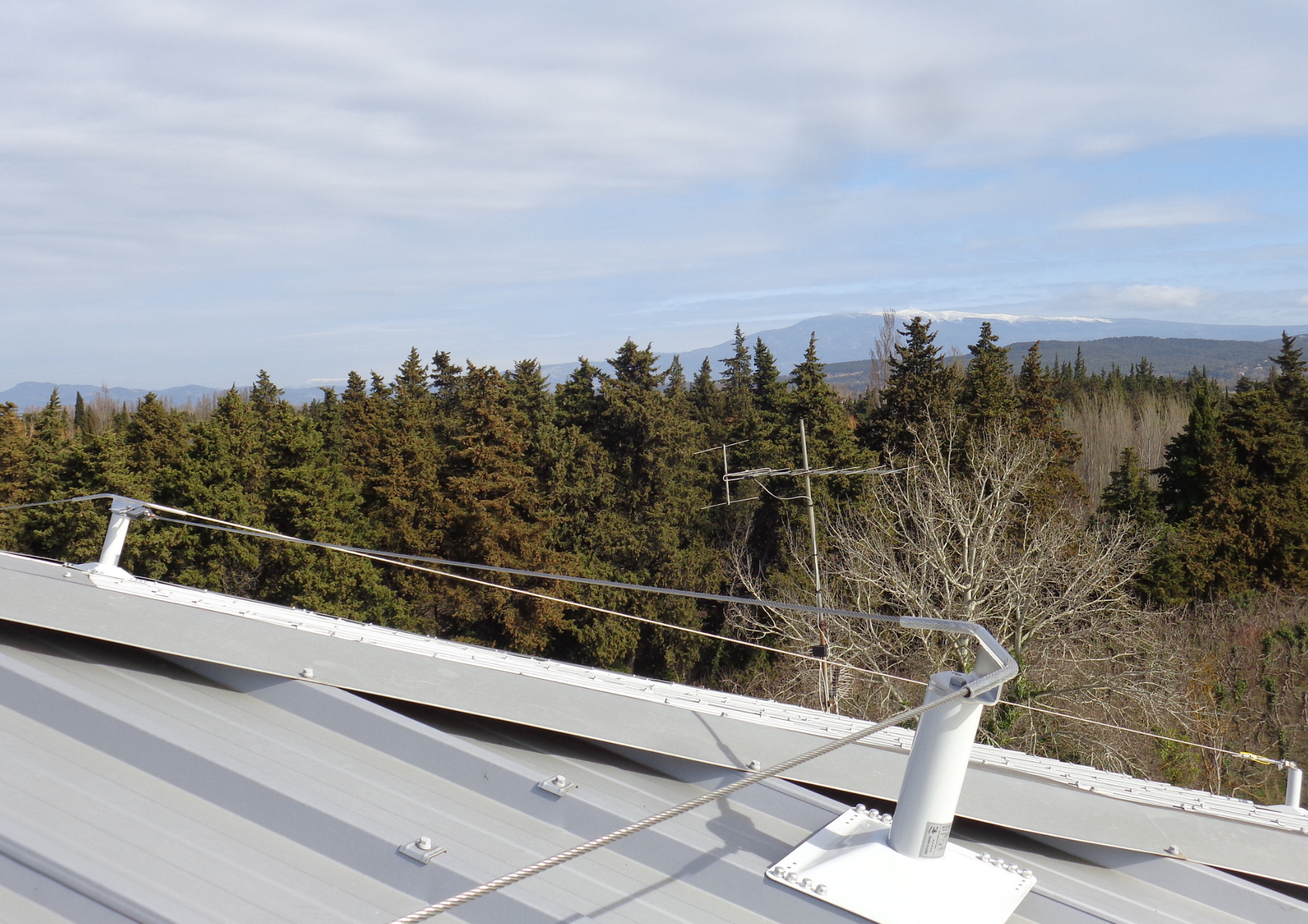 Ligne de vie à chariot inox pour bac sec et panneau sandwich - dispositif d'ancrage horizontal avec absorbeur d'énergie intégré_2