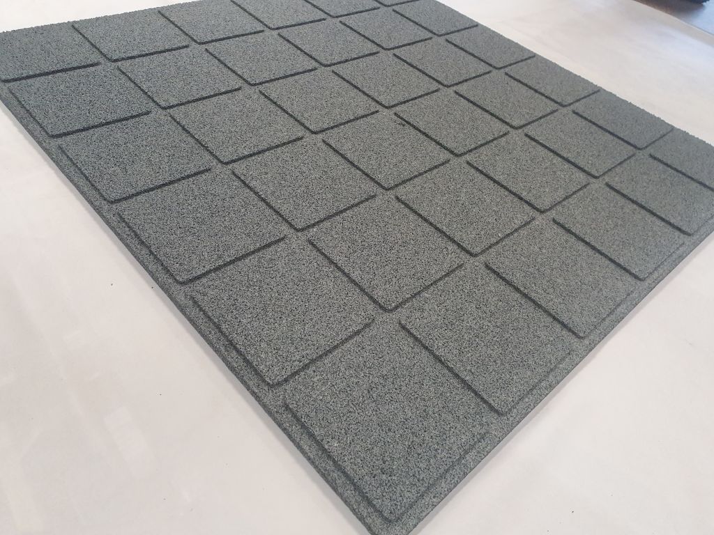 Dalle Gomfloor pour terrains de sport extérieurs