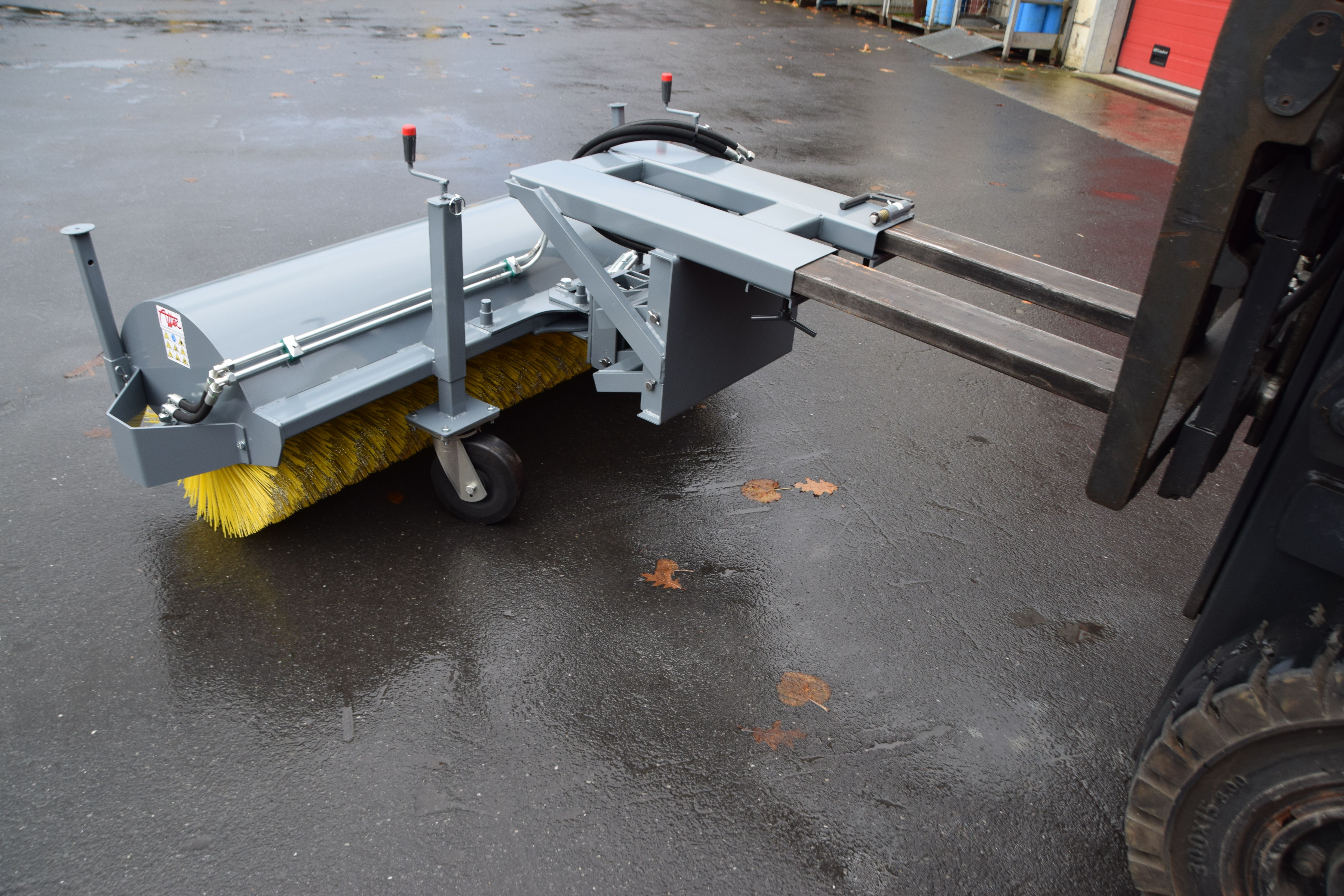 Balayeuse orientable Attec - nettoyage général de débris ou de neige - déplacement manuel 30° gauche/droite - roues anti-usure_2