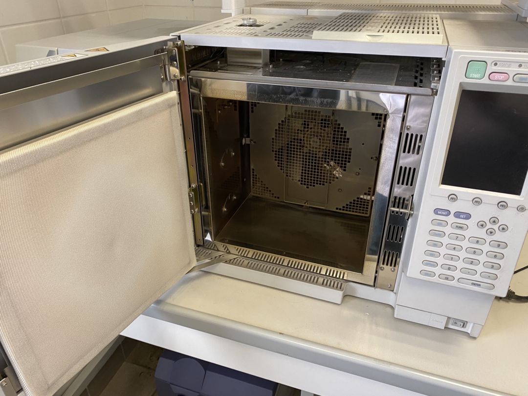 Instrument de laboratoire GCMS-QP2010S Shimadzu d'occasion en configuration complète