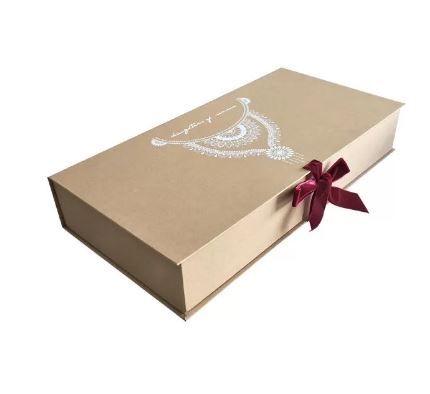 Boîte-cadeau en papier cartonné avec logo personnalisé