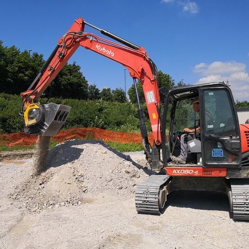 Godet concasseur MB-C50 S4 pour pelles hydrauliques et tractopelles_3