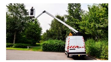 Nacelle sur fourgon, hauteur de travail 12.50 m, équipé d'un mât de dernière génération fabriqué en aluminium - disponible en location_2