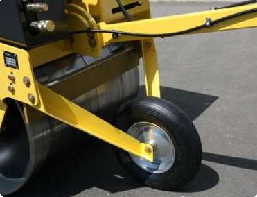 Rouleau monocylindre à guidage manuel BW 71 E - 2 Bomag - 710 mm - 3.4 Kw - 488 Kg_2