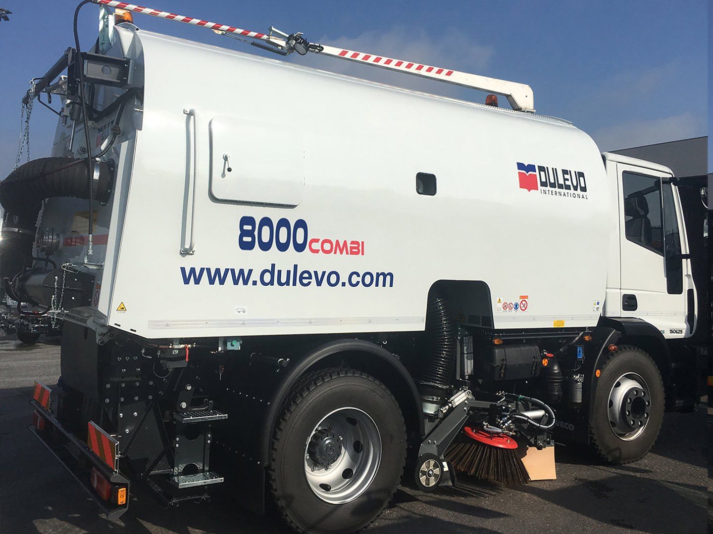 8000 Combi - Balayeuse de voirie aspirante Dulevo - 3000 litres - Diesel - Haute performance_2