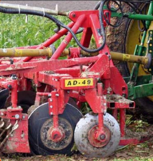 Arracheuse A49 - Gillison's Variety Fabrication Inc - Disques 590 mm - Référence en arrachage betteraves et chicorées_2