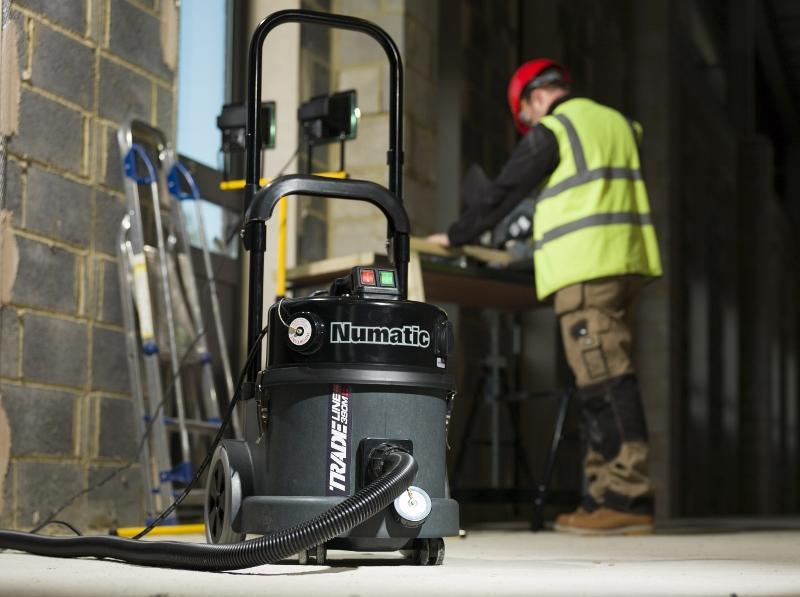 Aspirateur industriel de chantier Numatic TEM390A - Classe M avec filtre H13, capacité 18L et prise auxiliaire 2200W_2