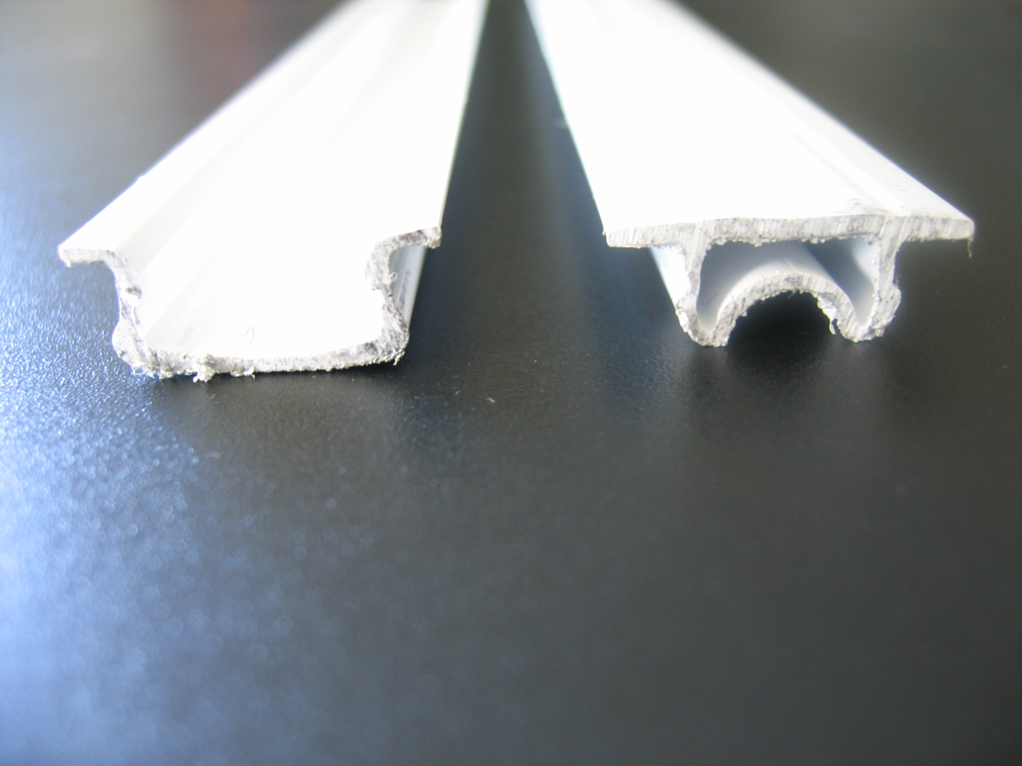 Clip Oméga PVC + Clé PVC - Barre de 4 m pour profils, tubes et pannes alu_2