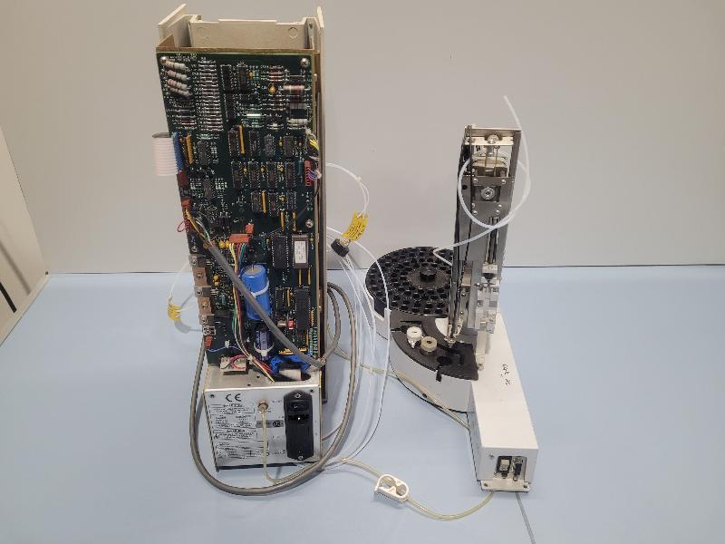 Passeurs2 autosamplers de chromatographe pour pièces CP-8400 et un ancien modèle VARIAN / BRUKER_2