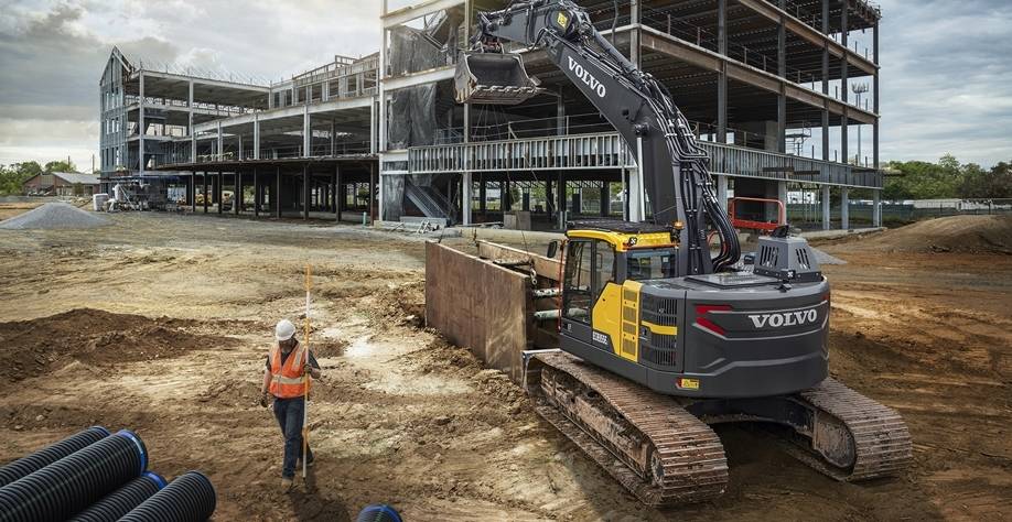 ECR355E GRANDES PELLES HYDRAULIQUES SUR CHENILLES VOLVO 34 100 - 38 000 KG /  180 KW_2