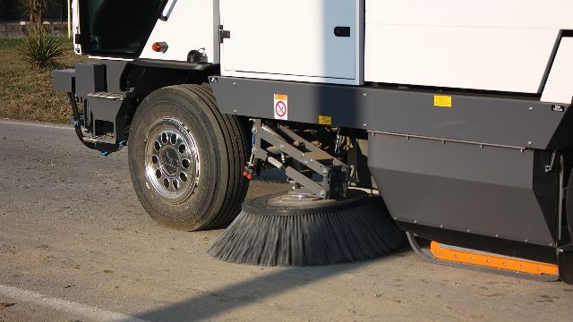 6000 Combi - Balayeuse de voirie Dulevo - 6.2 m3 - Diesel - Respectueuse de l'environnement avec filtration PM10 99%_2