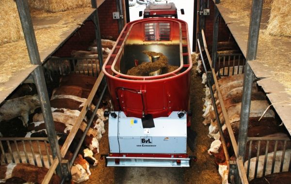 Mélangeuse agricole V-Mix Plus 13-30 2S BVL - Volume 13 à 30 m³ - Compacte et maniable_2